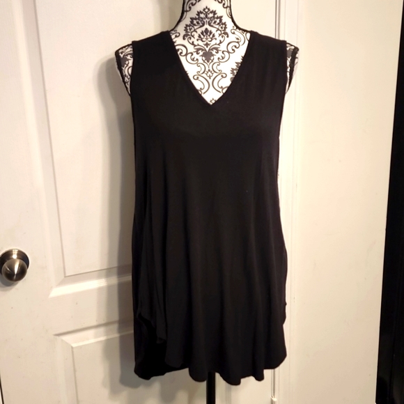 APT.9 V-Neck Droptail Tank - Picture 1 of 4